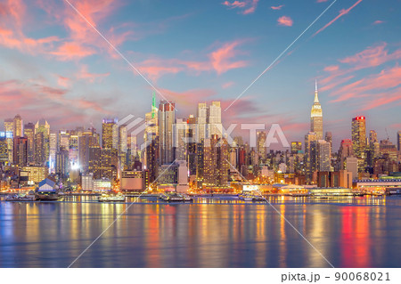 New York City skyline, cityscape of Manhattan 90068021