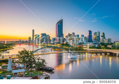 Brisbane city skyline and Brisbane river at twilight Brisbane city skyline and Brisbane river at twilight 90068056