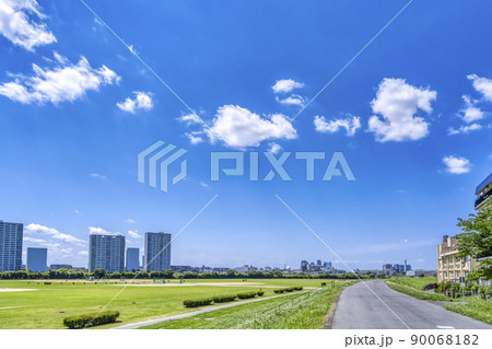 東京大田区の都市風景　多摩川緑地 90068182