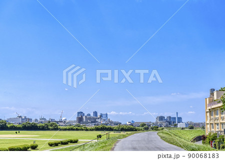 東京大田区の都市風景　多摩川緑地 90068183