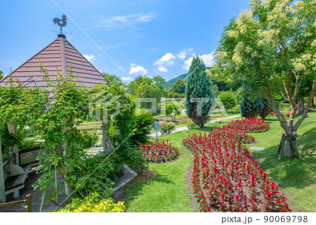 【やまぐちフラワーランド】青空と洋風庭園 【やまぐちフラワーランド】青空と洋風庭園 90069798