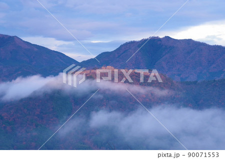 竹田城 朝来市 雲海に浮かぶお城 日本のマチュピチュ 竹田城 朝来市 雲海に浮かぶお城 日本のマチュピチュ 90071553
