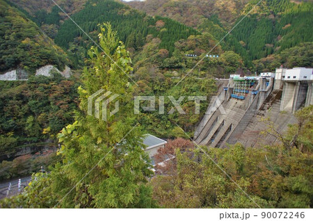 横山ダムの堤体 横山ダムの堤体 90072246