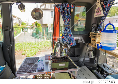 【車中飯の準備　お湯を沸かす】 90073563