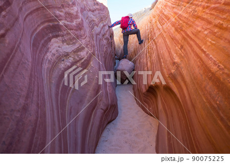 Slot canyon 90075225