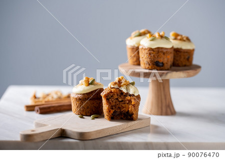 Delicious carrot cupcakes. 90076470