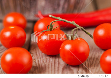 red cherry tomatoes 90077012