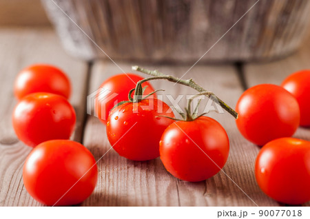 red cherry tomatoes 90077018