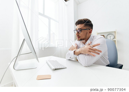 handsome businessman computer work internet official self confidence office 90077304