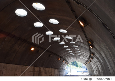 海岸道路のシェルター 90077901