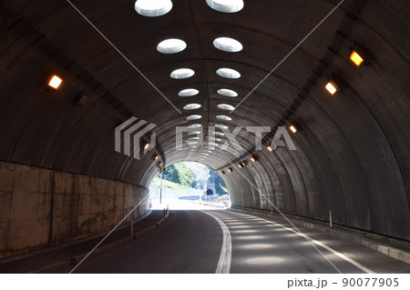 海岸道路のシェルター 90077905