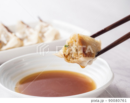 焼餃子 90080761