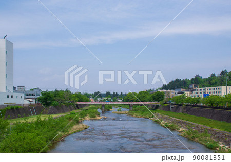 横手城近くの横手川の風景 横手城近くの横手川の風景 90081351