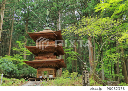 光前寺 改修工事の終わった三重塔　長野県駒ケ根市 90082378