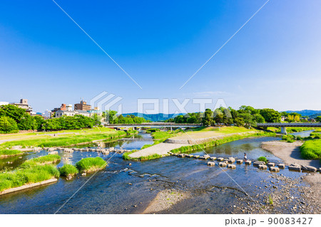 春の京都　鴨川デルタ 90083427