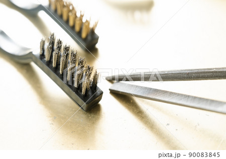 ヤスリとワイヤーブラシ 90083845