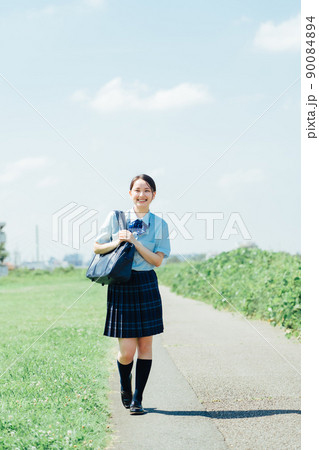 夏服の女子高生 夏服の女子高生 90084894