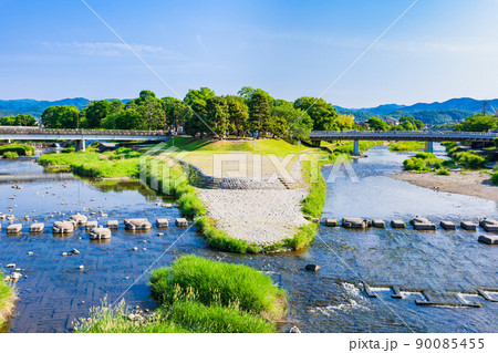 春の京都　鴨川デルタ 90085455