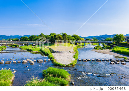春の京都　鴨川デルタ 90085468