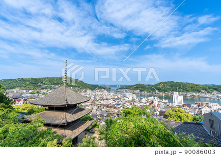 《広島県》千光寺公園から撮影(千光寺・天寧寺三重塔)尾道の風景 《広島県》千光寺公園から撮影(千光寺・天寧寺三重塔)尾道の風景 90086003