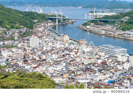 《広島県》千光寺公園から撮影（千光寺・天寧寺三重塔）尾道の風景 90086016
