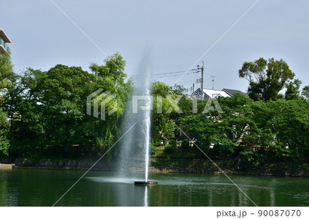 大阪池田　水月公園の噴水 90087070
