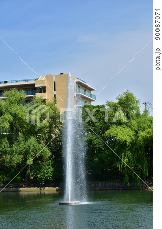 大阪池田　水月公園の噴水 90087074