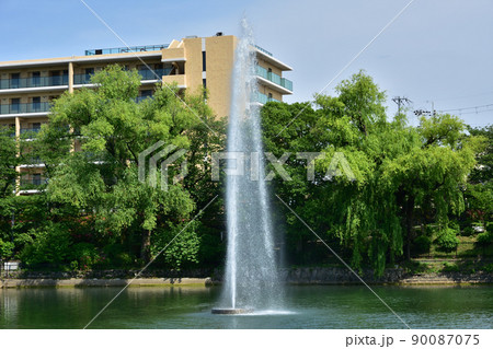 大阪池田　水月公園の噴水 90087075