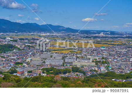 神奈川県の湘南平から北側の丹沢山系と平塚市方面の眺望 90087091