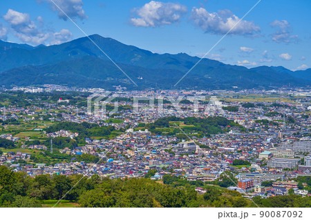 神奈川県の湘南平から北側の丹沢山系と平塚市方面の眺望 90087092