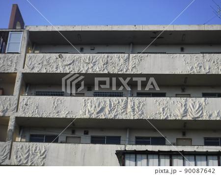 外壁塗装が劣化して膨れがでています 90087642