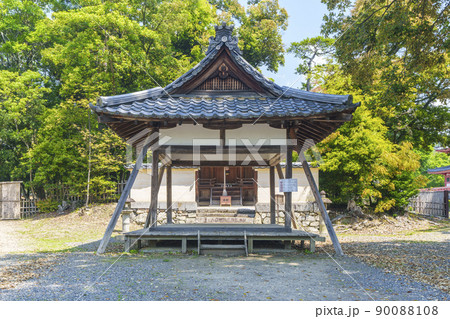 大覚寺・大沢池エリア　五社明神　神楽殿と奥に見える本殿 90088108