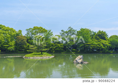 大沢池　菊ヶ島　庭湖石（京都大覚寺・大沢池） 90088224