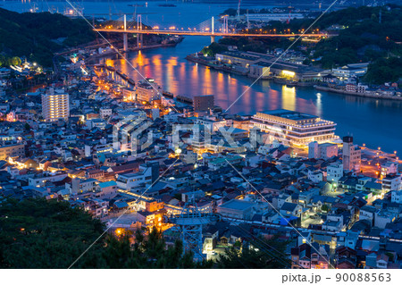 《広島県》千光寺公園展望台より撮影)尾道の風景と新しくなった展望台 《広島県》千光寺公園展望台より撮影)尾道の風景と新しくなった展望台 90088563
