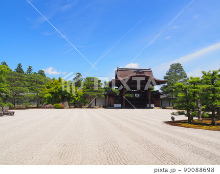 京都　仁和寺　寝殿南庭　勅使門 90088698