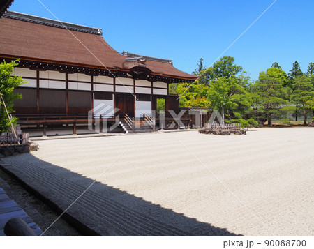 京都　仁和寺　寝殿南庭 90088700