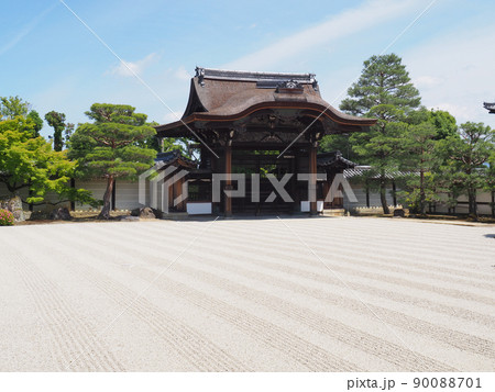 京都　仁和寺　寝殿南庭　勅使門 90088701