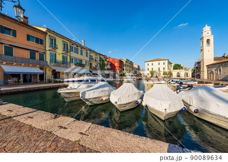 イタリアの港 Small Port of Lazise Village - Tourist Resortの写真素材