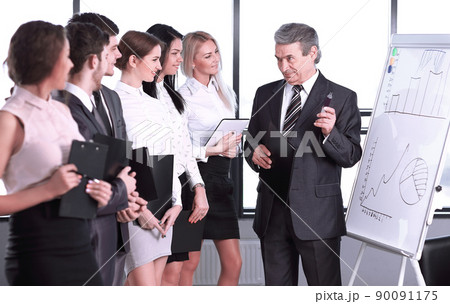 businessman holds a briefing with the business team 90091175