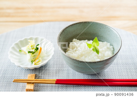 土鍋て炊いたお粥 90091436