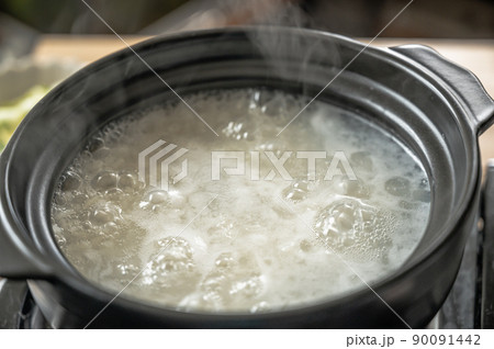 土鍋で作るおかゆ 90091442