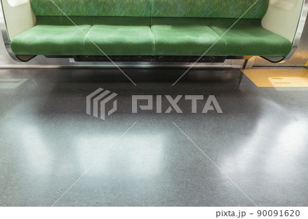 京王線　新宿行き　府中駅　府中駅ホーム　車内　座席　グリーン　ドア 90091620
