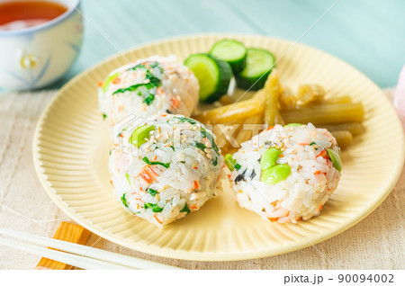 昼食に食べるチュモッパ 昼食に食べるチュモッパ 90094002
