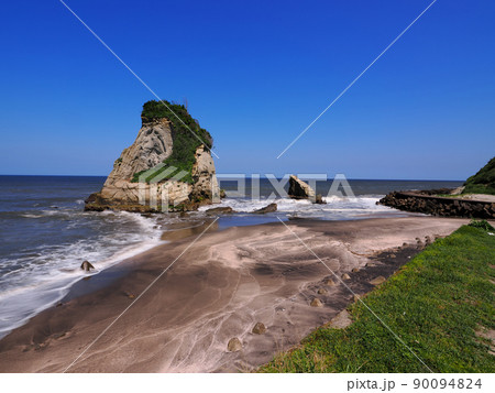 5月の千葉外房いすみ海岸の津々が浦の景色 90094824