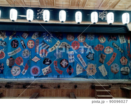 地芝居小屋の娘引幕 90096027