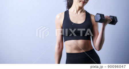 トレーニング 若い女性 筋トレ ダンベル ダイエット トレーニング 若い女性 筋トレ ダンベル ダイエット 90096047