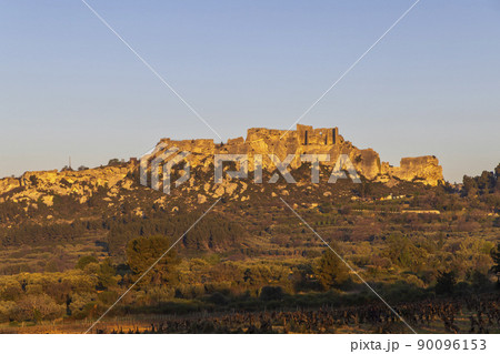 Medieval castle and village, Les Baux-de-Provence, Alpilles mountains, Provence, France Medieval castle and village, Les Baux-de-Provence, Alpilles mountains, Provence, France 90096153