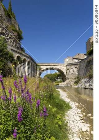 Pont Romain, Vaison la Romaine, departement Vaucluse, Provence, France 90096844
