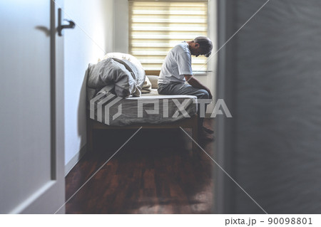 中年男性の疲れ 90098801