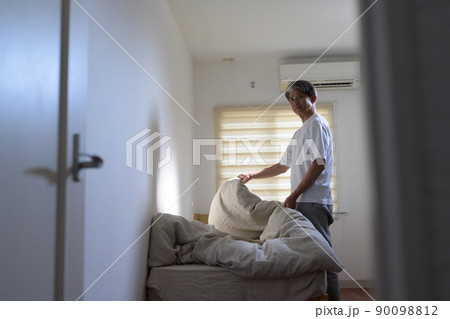 中年男性 90098812